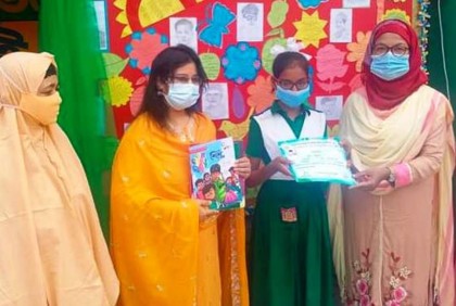 বাধা পেরিয়ে এগিয়ে যাচ্ছে দৃষ্টি প্রতিবন্ধী জুলি 