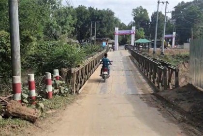 বান্দরবানে সেতু নির্মাণ কাজের ভিত্তিফলক উন্মোচন