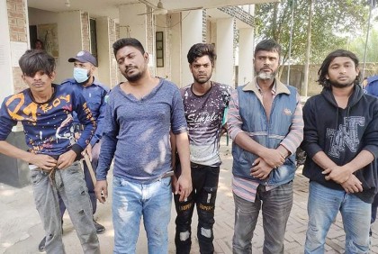 প্রার্থীর ভাইকে অপহরণের
চেষ্টা, গণধোলাই দিয়ে পুলিশে