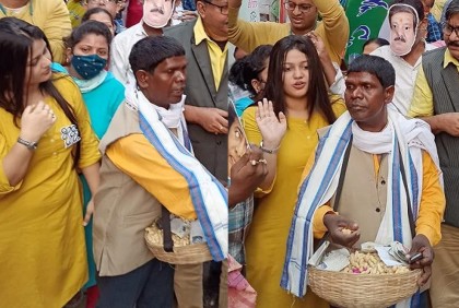 এবার মমতার দলের নির্বাচনী প্রচারণায় বাদাম বিক্রেতা ভুবন!