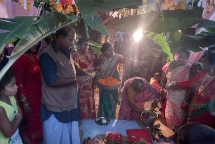 ধুমধামে বিয়ে বট-পাকুড় গাছের! দেড় হাজার মানুষকে নিমন্ত্রণ