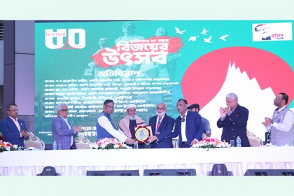 বীর মুক্তিযোদ্ধাদের সম্মাননা দিলো আইইউবি’র সাবেক শিক্ষার্থীরা 