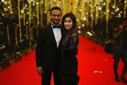 ‘প্রতিদিনের স্বপ্ন হয়ে তুমিই থাকো’, বিবাহবার্ষিকীতে সাকিব

