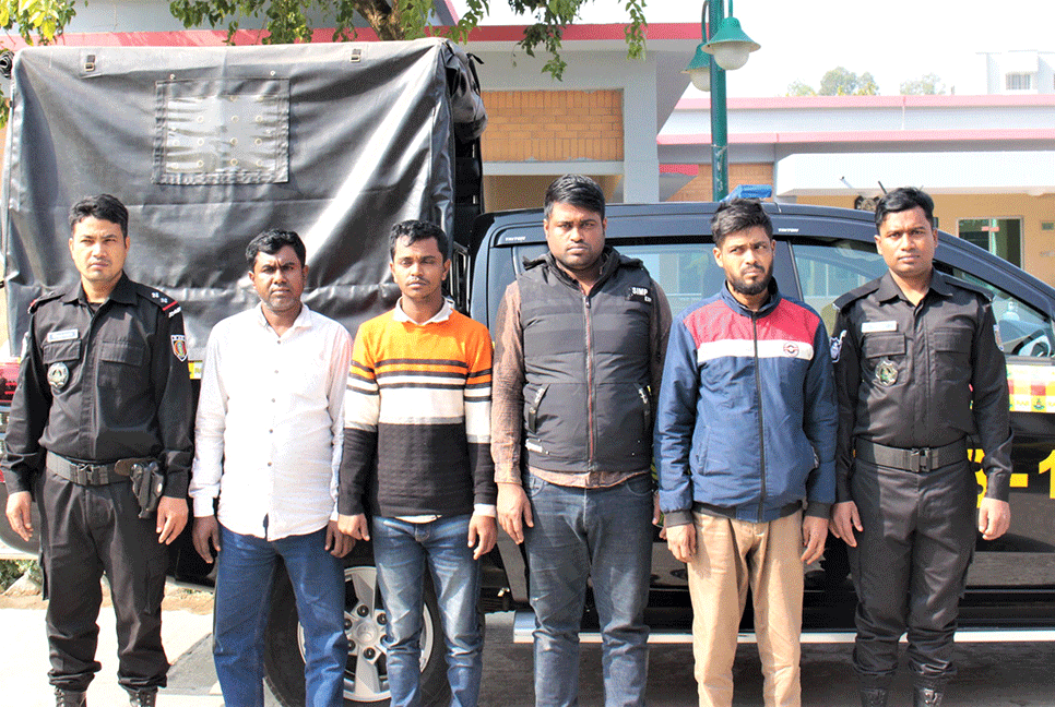 তাড়াশে গাঁজাসহ ৪ মাদক কারবারি আটক 