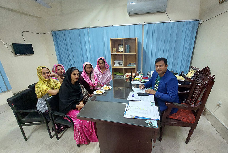  তৃতীয় লিঙ্গের মানুষের সঙ্গে ওসির বৈঠক