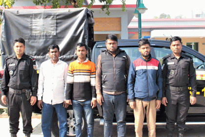 তাড়াশে গাঁজাসহ ৪ মাদক কারবারি আটক 