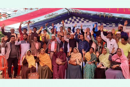 আখাউড়ায় পুলিশের আয়োজনে এক মঞ্চে উঠলেন সব প্রার্থী 