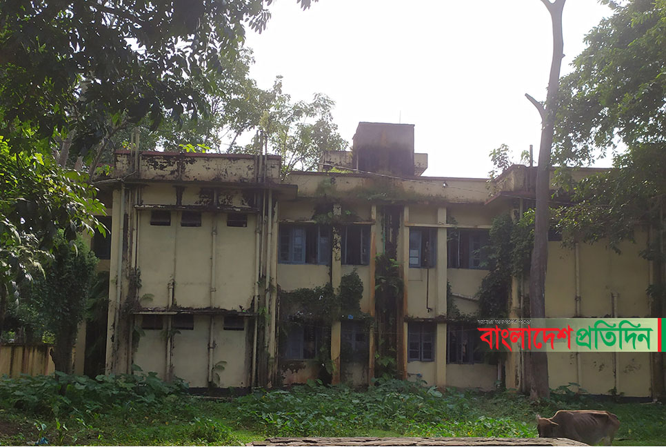কমলগঞ্জে ঝুঁকিপূর্ণ ভবনে বসবাস সরকারি কর্মকর্তা-কর্মচারীদের