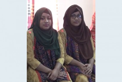 সিরাজগঞ্জে জমজ দুই বোনের বিস্ময়কর সব মিল