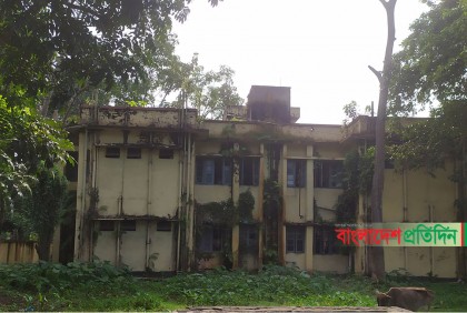 কমলগঞ্জে ঝুঁকিপূর্ণ ভবনে বসবাস সরকারি কর্মকর্তা-কর্মচারীদের