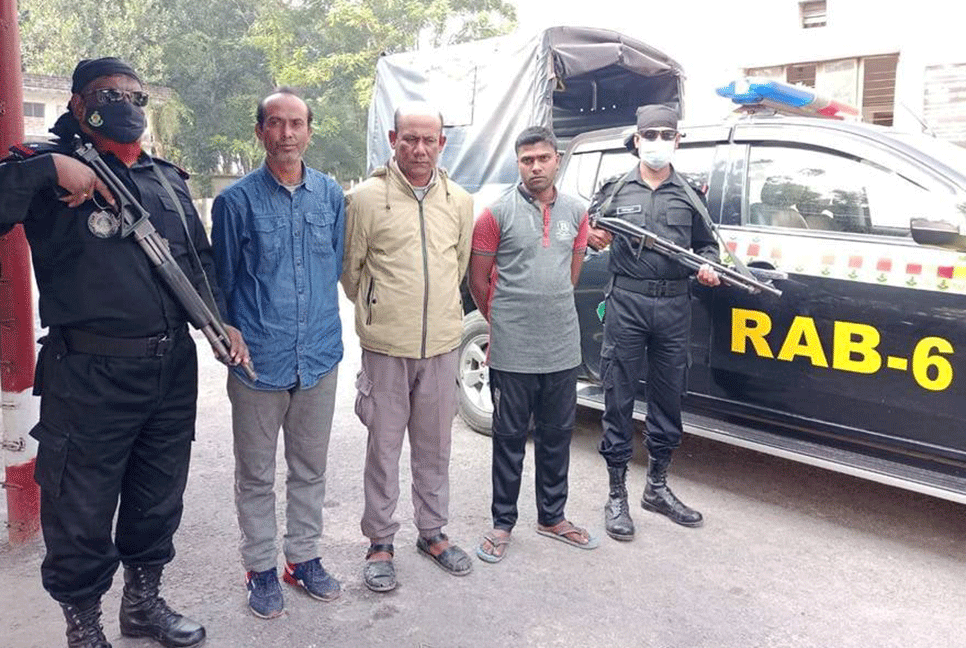 গাংনীতে অস্ত্র ও মাদকসহ আটক ৩