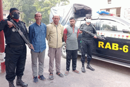 গাংনীতে অস্ত্র ও মাদকসহ আটক ৩