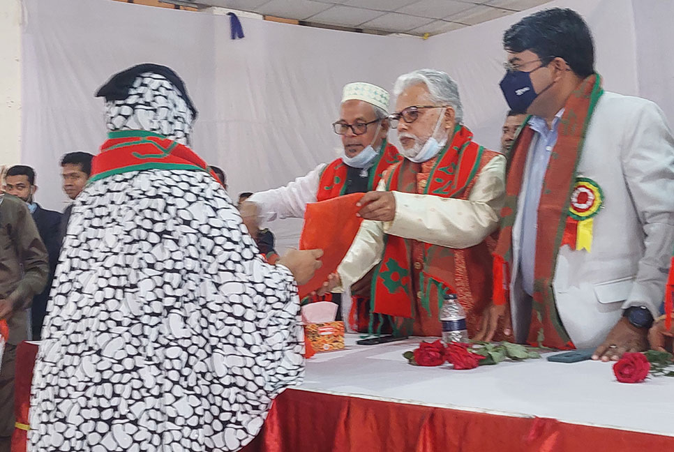 সমৃদ্ধ দেশ গড়ার প্রত্যয়ে মুক্তিযোদ্ধাদের 
সংবর্ধনা