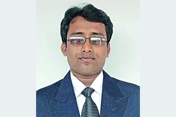 ১৫ দিন পর কবর থেকে তোলা হলো কুয়েট শিক্ষকের লাশ