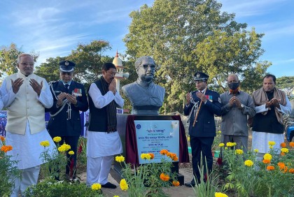 বান্দরবান ট্যুরিস্ট পুলিশ অফিস প্রাঙ্গনে জাতির পিতার ভাস্কর্য উন্মোচন