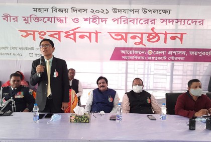 বিজয় দিবসে মুক্তিযোদ্ধাদের সংবর্ধনা