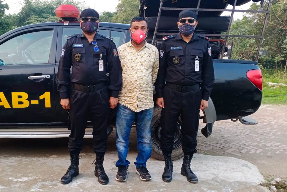 ২৮ কেজি গাঁজাসহ মাদক ব্যবসায়ী গ্রেফতার