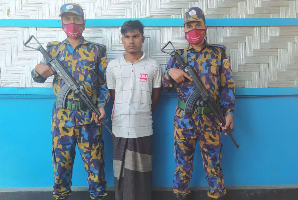 রোহিঙ্গা ক্যাম্প থেকে একাধিক মামলার আসামি গ্রেফতার 