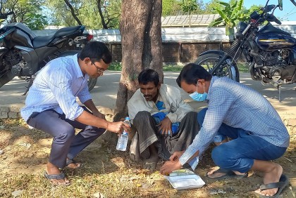 স্বাধীনতার সুবর্ণজয়ন্তী উপলক্ষে মানসিক রোগীদের মাঝে খাবার ও শীতবস্ত্র বিতরণ