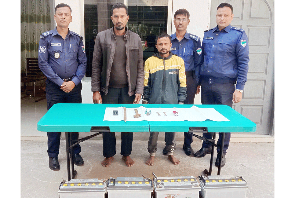 মোরেলগঞ্জে চোরাই মালসহ আটক ২