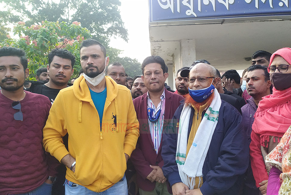 হাসপাতালে সেবার মান বাড়ানোর তাগিদ মাশরাফির