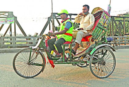 তবু সড়ক দাপিয়ে বেড়াচ্ছে অবৈধ যান্ত্রিক রিকশা