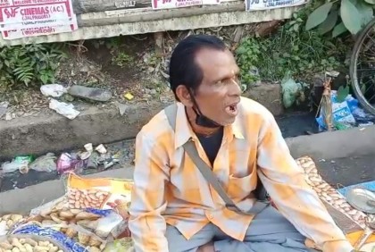 কাঁচার পর এবার ভাইরাল ‌‘ভাজা বাদাম’, গানে গানে বিক্রি (ভিডিও) 

