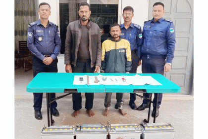মোরেলগঞ্জে চোরাই মালসহ আটক ২