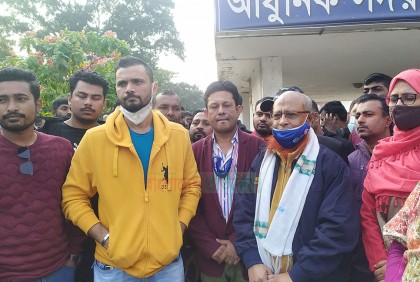 হাসপাতালে সেবার মান বাড়ানোর তাগিদ মাশরাফির