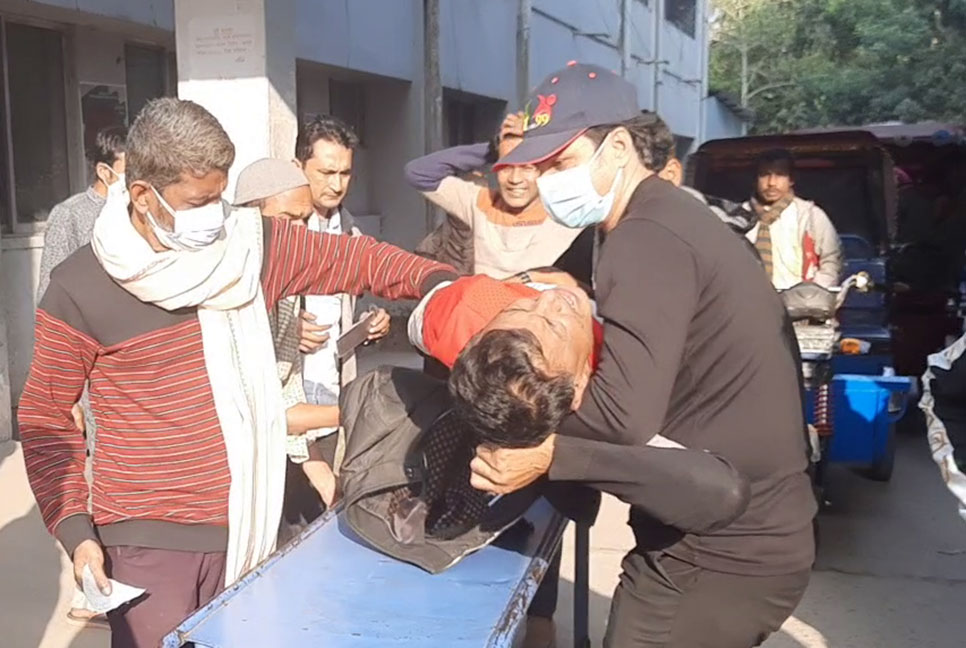 
লক্ষ্মীপুরে স্বতন্ত্র চেয়ারম্যান প্রার্থীর ওপর হামলা