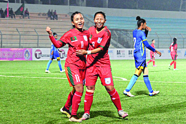 বিজয়ের মাসে গোল উৎসব
