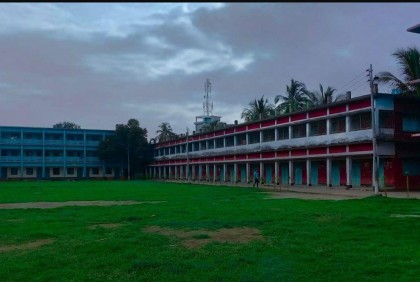 নাটোরে সরকারি স্কুলে লটারিতে টিকেও ভর্তি হতে পারছে না ৫০ শিক্ষার্থী