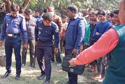 বল ভেবে বোমা হাতে নিতেই বিস্ফোরণ, দুই শিশু আহত