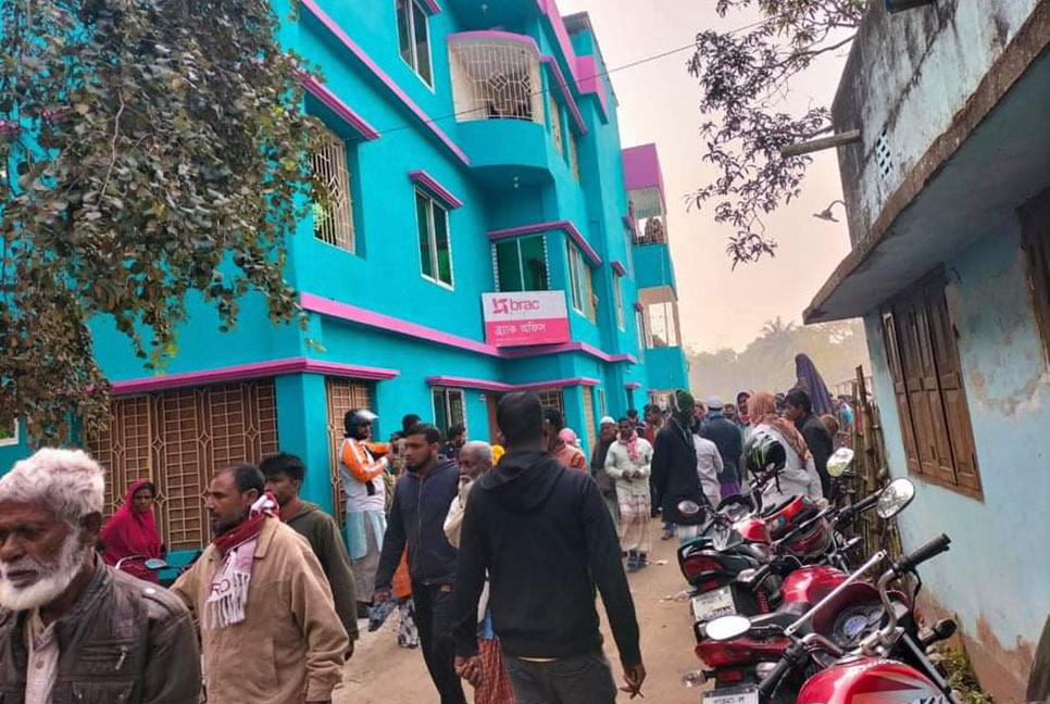 ঈশ্বরদীতে গৃহবধূকে কুপিয়ে হত্যায় আটক ১