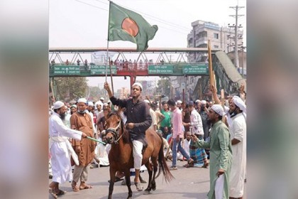 কারামুক্ত হলেন ঘোড়ায় চড়ে বিক্ষোভ করা সেই হেফাজতকর্মী 