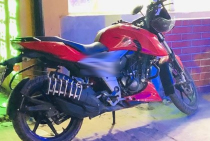 গেটের তালা ভেঙে মোটরসাইকেল চুরি