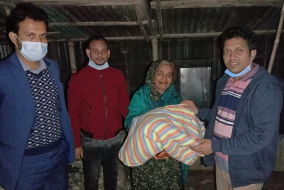 
শীতার্ত মানুষের মাঝে কম্বল বিতরণ 