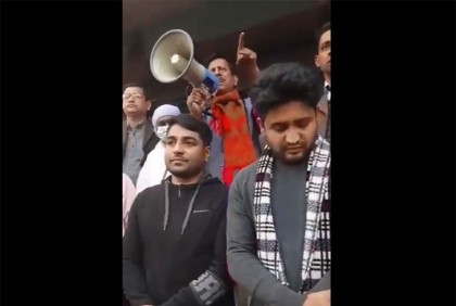 স্বতন্ত্র প্রার্থীকে পোস্টার লাগাতে না দেওয়ার হুমকি নৌকার প্রার্থী