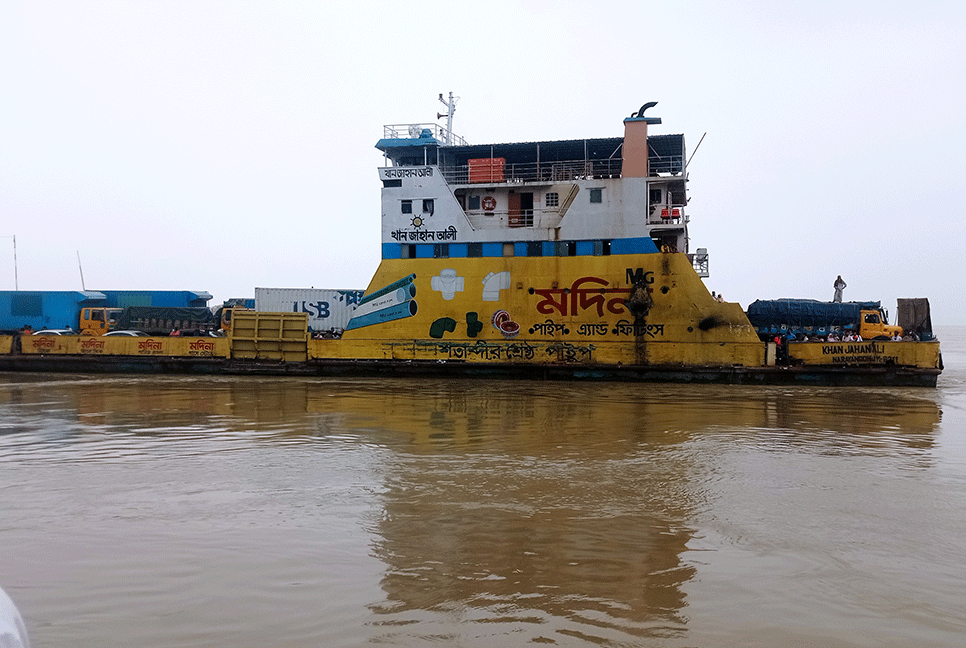 দৌলতদিয়া-পাটুরিয়া নৌরুটে ফেরি চলাচল শুরু