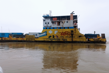দৌলতদিয়া-পাটুরিয়া নৌরুটে ফেরি চলাচল শুরু
