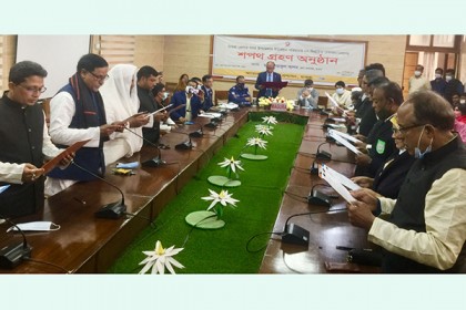মাগুরায় নব-নির্বাচিত ১২ ইউপি চেয়ারম্যানদের শপথ গ্রহণ