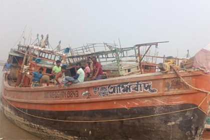 ভারতীয় ১৩ জেলে ৩ মাস ২০ দিন পর কারামুক্ত