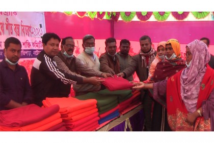 নাটোরে দরিদ্রদের মাঝে শীতবস্ত্র বিতরণ