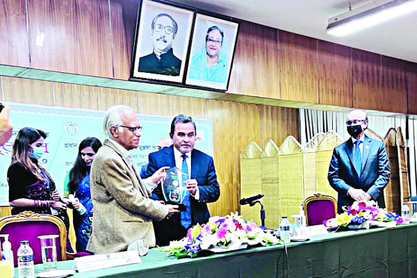 ড. ওয়াহিদ বাংলাদেশ ব্যাংক পুরস্কারে সম্মানিত