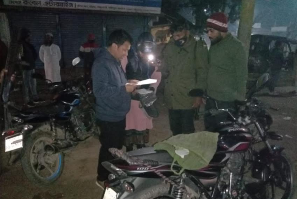 ভ্রাম্যমাণ আদালতে মোটরসাইকেল চালকদের জরিমানা 