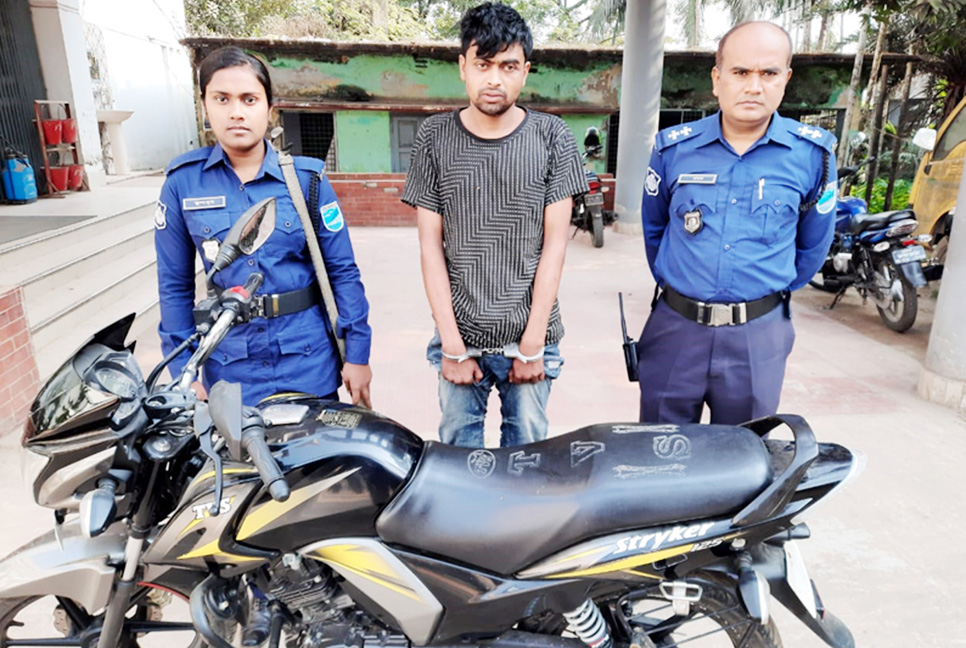 চোরাই মোটরসাইকেলসহ গ্রেফতার তরুণ

