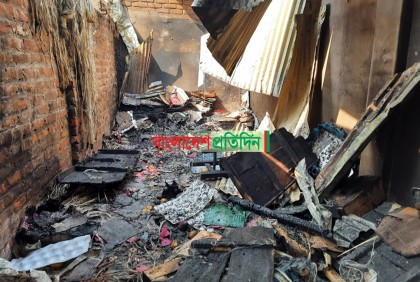 স্বতন্ত্র প্রার্থীর কর্মীর পাটের গুদামে আগুন দেওয়ার অভিযোগ 
