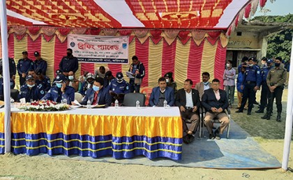 বোয়ালমারীতে ইউপি নির্বাচন উপলক্ষে ব্রিফিং প্যারেড অনুষ্ঠিত 