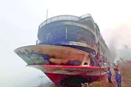  লঞ্চে অগ্নিকাণ্ডের ঘটনায় ঝালকাঠিতে মামলা দায়ের