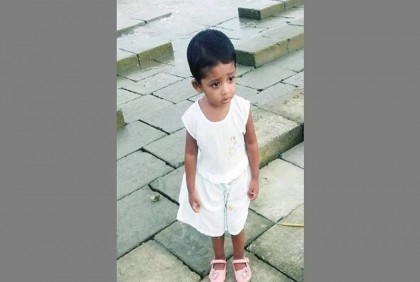 বাবার কোল থেকে ফসকে যাওয়া শিশুর খোঁজ মিলল গণকবরের মাঠে

